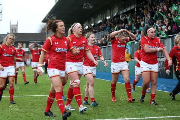 060216 - Ireland Women v Wales Women - RBS 6 Nations - Dejected Wales players at full time