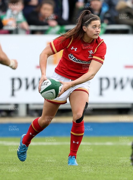 060216 - Ireland Women v Wales Women - RBS 6 Nations - Robyn Wilkins of Wales