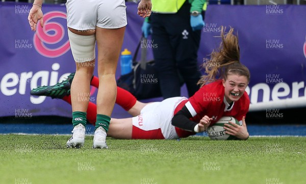 090220 - Ireland Women v Wales Women - Women's 6 Nations Championship - Lauren Smyth of Wales scores a try
