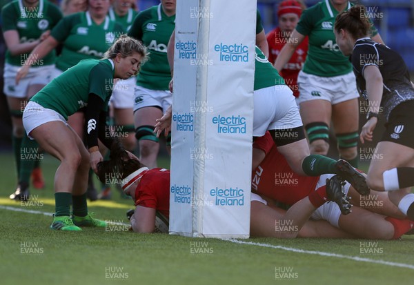 250218 - Ireland Women v Wales Women - Natwest 6 Nations - Amy Evans of Wales goes over to score a try