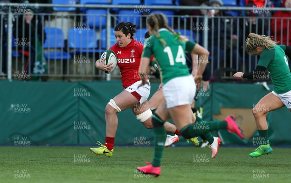 250218 - Ireland Women v Wales Women - Natwest 6 Nations - Sioned Harries of Wales runs in to score a try
