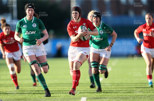 250218 - Ireland Women v Wales Women - Natwest 6 Nations - Mel Clay of Wales makes a break