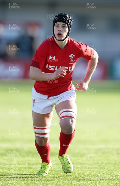 250218 - Ireland Women v Wales Women - Natwest 6 Nations - Beth Lewis of Wales