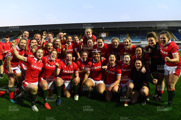 260322 - Ireland Women v Wales Women - TikTok Women’s Six Nations - Wales players celebrate after win