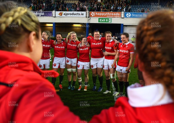 260322 - Ireland Women v Wales Women - TikTok Women’s Six Nations - Players huddle at the end of the game
