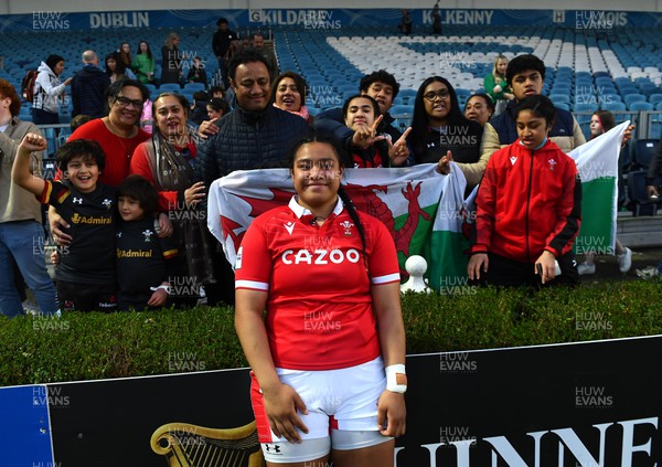260322 - Ireland Women v Wales Women - TikTok Women’s Six Nations - Sisilia Tuipulotu of Wales with family at the end of the game