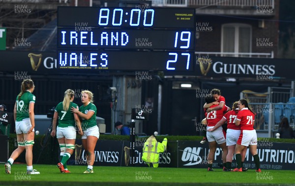 260322 - Ireland Women v Wales Women - TikTok Women’s Six Nations - Wales players celebrate at the end of the game