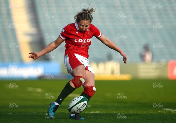 260322 - Ireland Women v Wales Women - TikTok Women’s Six Nations - Elinor Snowsill of Wales kicks at goal