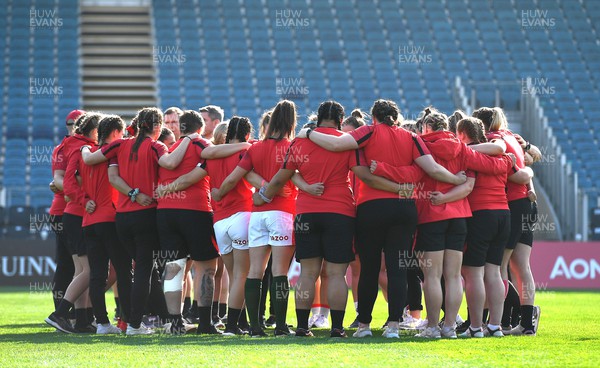 260322 - Ireland Women v Wales Women - TikTok Women’s Six Nations - Wales huddle