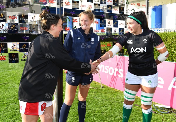 260322 - Ireland Women v Wales Women - TikTok Women’s Six Nations - Siwan Lillicrap of Wales, referee Kat Roche and Nichola Fryday of Ireland during the coin toss