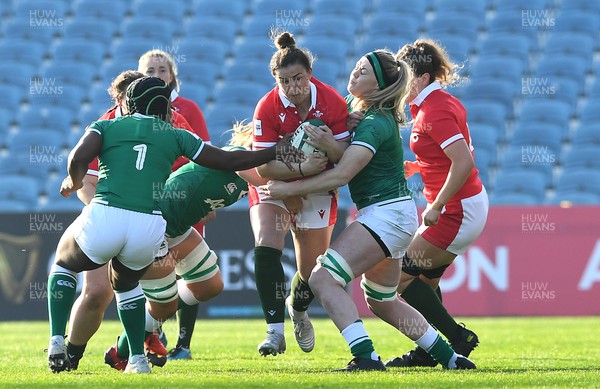 260322 - Ireland Women v Wales Women - TikTok Women’s Six Nations - Siwan Lillicrap of Wales looks for a way through