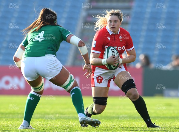 260322 - Ireland Women v Wales Women - TikTok Women’s Six Nations - Gwen Crabb of Wales takes on Nichola Fryday of Ireland
