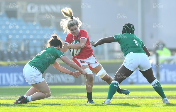 260322 - Ireland Women v Wales Women - TikTok Women’s Six Nations - Alex Callender of Wales is tackled by Brittany Hogan of Ireland