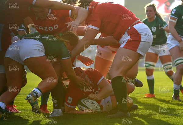 260322 - Ireland Women v Wales Women - TikTok Women’s Six Nations - Carys Phillips of Wales scores try
