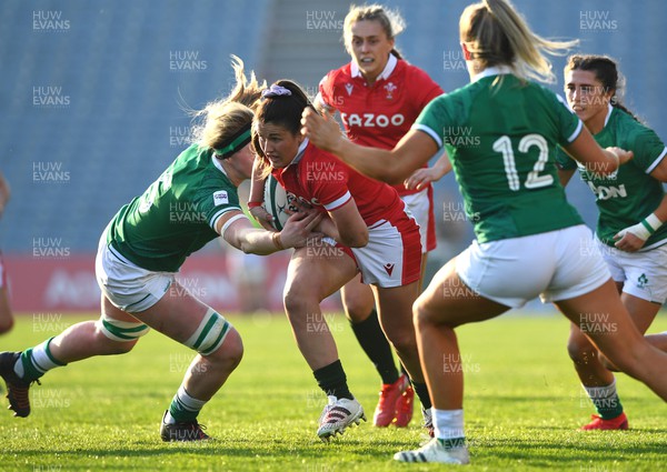 260322 - Ireland Women v Wales Women - TikTok Women’s Six Nations - Kayleigh Powell of Wales looks for a way through