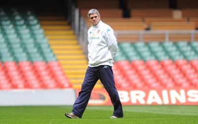 19.03.10 - Italy Rugby Training - Italy head coach Nick Mallett during training. 