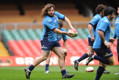 19.03.10 - Italy Rugby Training - Martin Castrogiovanni in action during training. 