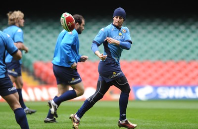 19.03.10 - Italy Rugby Training - Kaine Robertson during training. 