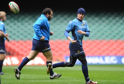 19.03.10 - Italy Rugby Training - Kaine Robertson during training. 