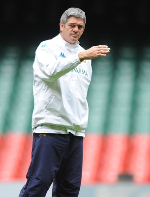 19.03.10 - Italy Rugby Training - Italy head coach Nick Mallett during training. 