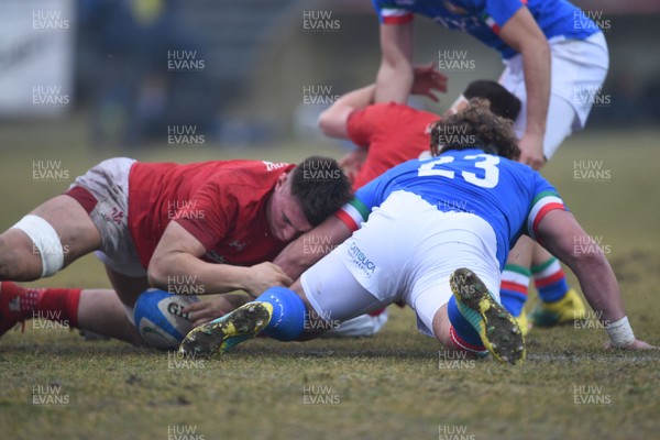 100219 - Italy v Wales - Guinness U20 Six Nations -  Taine Basham try
