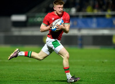 100323 - Italy U20 v Wales U20 - Under 20 Six Nations - Archie Hughes of Wales runs in to score a try