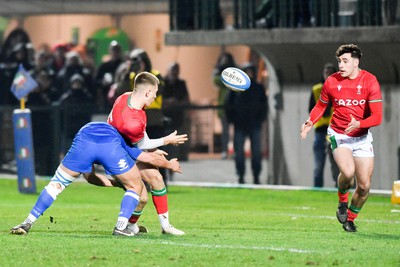 100323 - Italy U20 v Wales U20 - Under 20 Six Nations - Cam Winnett of Wales offloads in the tackle