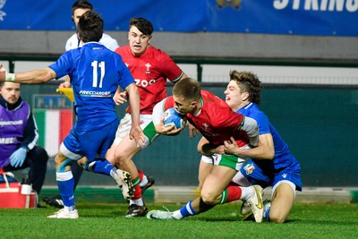 100323 - Italy U20 v Wales U20 - Under 20 Six Nations - Cam Winnett of Wales is tackled by Simone Brisighella of Italy 