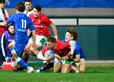 100323 - Italy U20 v Wales U20 - Under 20 Six Nations - Cam Winnett of Wales is tackled by Simone Brisighella of Italy 