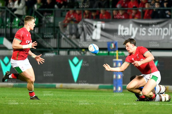 100323 - Italy U20 v Wales U20 - Under 20 Six Nations - Louie Hennessey of Wales offloads to Bryn Bradley of Wales 