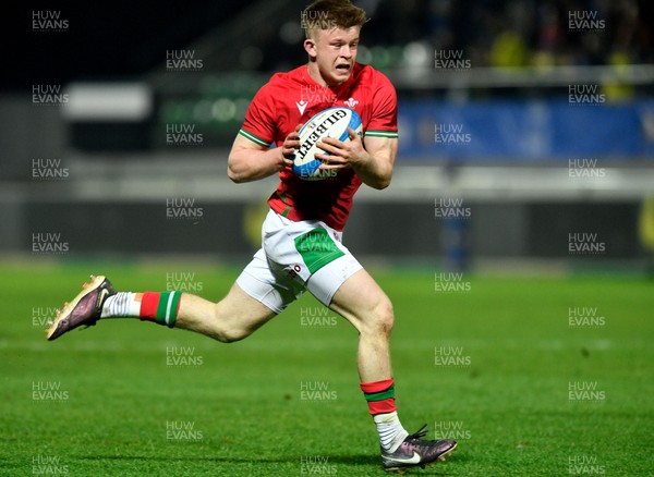100323 - Italy U20 v Wales U20 - Under 20 Six Nations - Archie Hughes of Wales runs in to score a try