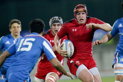 200315 - Italy U20s vs Wales U20s - RBS 6 Nations U20s -Ryan Elias takes on Giacomo de Santis