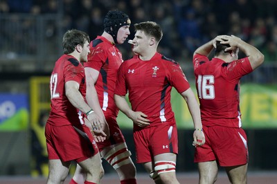 200315 - Italy U20s vs Wales U20s - RBS 6 Nations U20s -Wales players celebrate their win