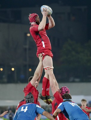 200315 - Italy U20s vs Wales U20s - RBS 6 Nations U20s -Joe Davies takes the ball in a line out