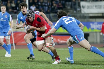 200315 - Italy U20s vs Wales U20s - RBS 6 Nations U20s -Ollie Griffiths attempts to get through the Italian defence