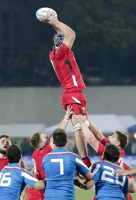 200315 - Italy U20s vs Wales U20s - RBS 6 Nations U20s -Ollie Griffiths takes the ball in a line out