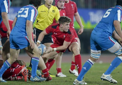 200315 - Italy U20s vs Wales U20s - RBS 6 Nations U20s -Kieran Hardy passes the ball