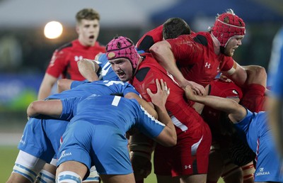 200315 - Italy U20s vs Wales U20s - RBS 6 Nations U20s -Keagan Bale and Joe Davies in a maul