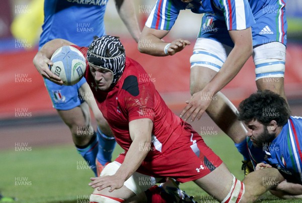 200315 - Italy U20s vs Wales U20s - RBS 6 Nations U20s -Ollie Griffiths attempts to score a try but loses the ball