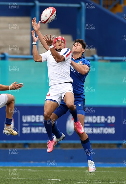 250621 - Italy U20s v France U20s - U20s 6 Nations Championship - Louis Bielle Biarrey of France and Lorenzo Pani of Italy go up for the ball