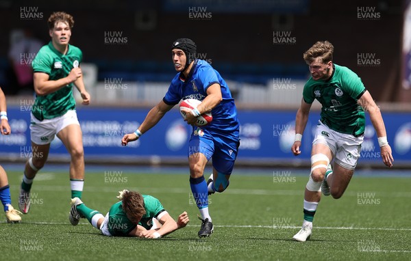 070721 - Italy U20s v Ireland U20s - U20s 6 Nations Championship - Simone Gesi of Italy breaks away to score a try