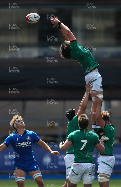 070721 - Italy U20 v Ireland U20, 2021 Six Nations U20 Championship - Alex Soroka of Ireland fails to claim the line out