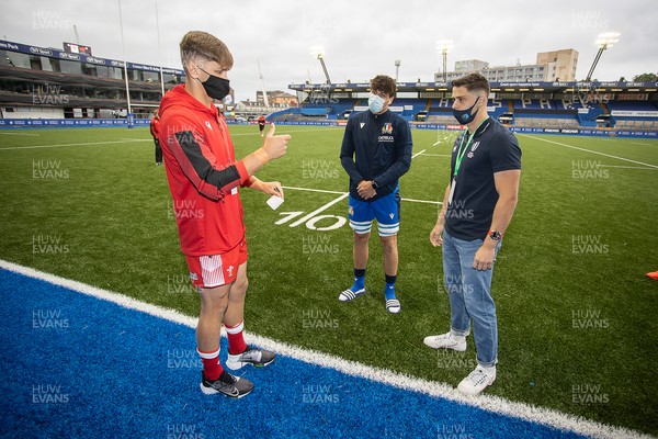 190621 - Italy U20s v Wales U20s - U20s 6 Nations Championship - Alex Mann of Wales and Luca Andreani of Italy do the coin toss