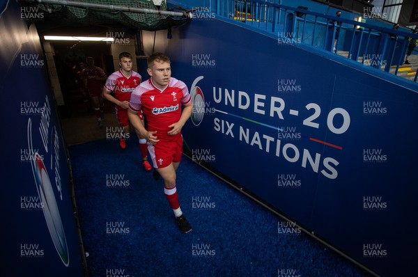 190621 - Italy U20s v Wales U20s - U20s 6 Nations Championship - Sam Costelow of Wales runs out the tunnel