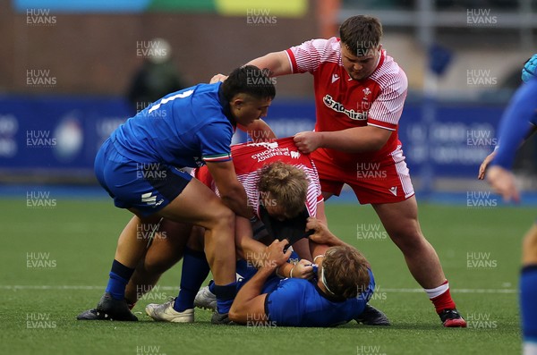 190621 - Italy U20s v Wales U20s - U20s 6 Nations Championship - Garyn Phillips of Wales and Lorenzo Cannone of Italy have a disagreement, both players are given yellow cards