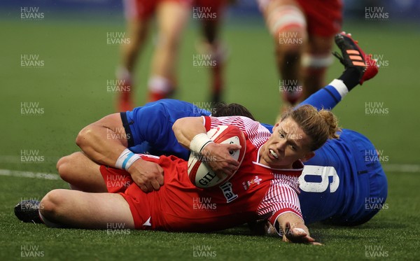 190621 - Italy U20s v Wales U20s - U20s 6 Nations Championship - Harri Williams of Wales is tackled by Manfredi Albanese of Italy