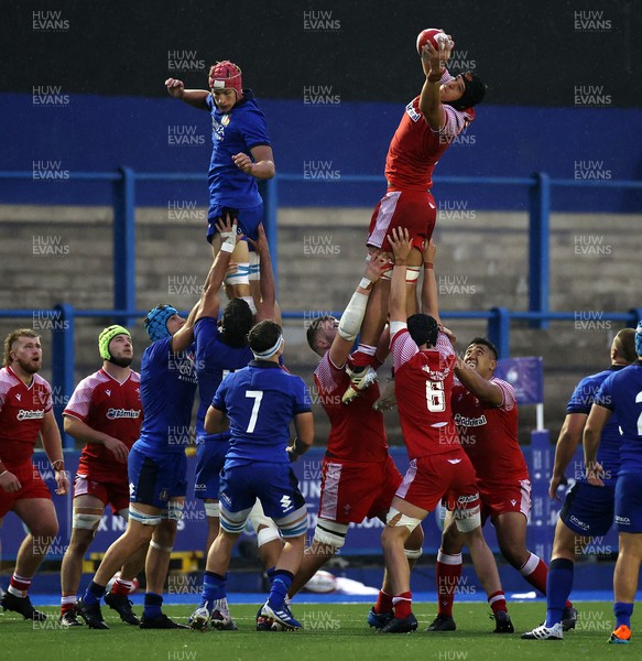 190621 - Italy U20s v Wales U20s - U20s 6 Nations Championship - Dafydd Jenkins of Wales wins the line out