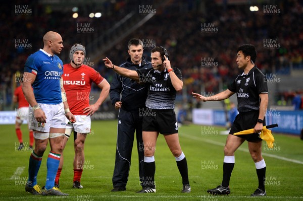 090219 - Italy v Wales - Guinness Six Nations - Referee Mathieu Raynal talks to the TMO through headphones as Sergio Parisse of Italy and Jonathan Davies of Wales look on