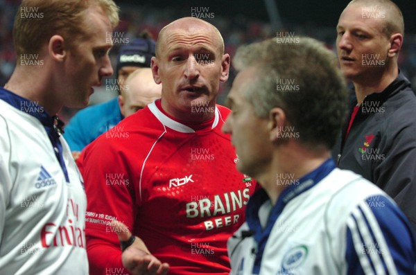 100307 - Italy v Wales - RBS Six Nations - Wales' Gareth Thomas talks to Referee  Chris White at the end of the game 