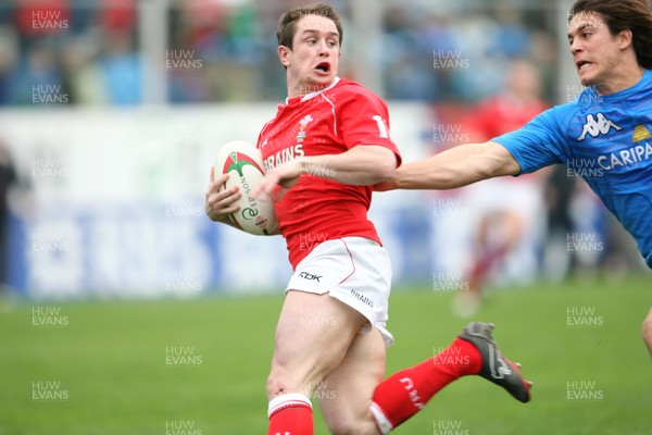 100307 - Italy v Wales - RBS Six Nations - Wales Shane Williams beats tackle by Matteo Pratichetti to score try 